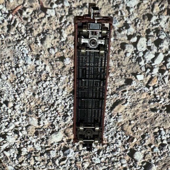 Atlas N Scale 2402 Union Pacific Gondola - Picture 6 of 8